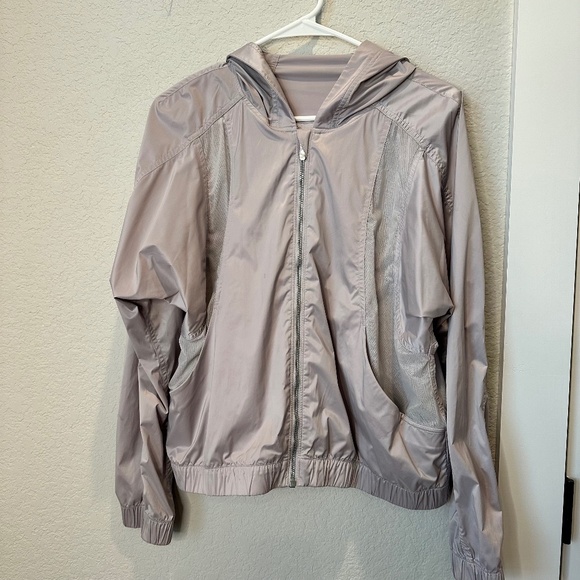 Lululemon Grey Lightweight Classic Fit Windbreaker Running Jacket - Size 10 EUC - Picture 1 of 8